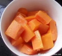 木瓜的正确吃法，直接吃要去皮去籽也可煮