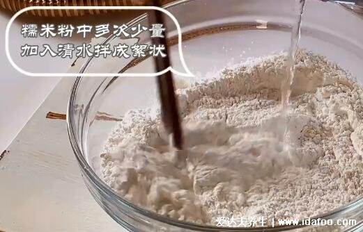 米酒汤圆的做法,从糯米粉做小汤圆开始(煮制过程视频及步骤)