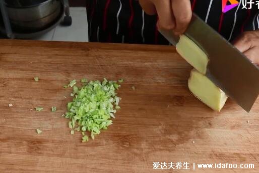 米线怎么做好吃,试试麻辣米线有肉酱及底料调配方法(视频及详细步骤)