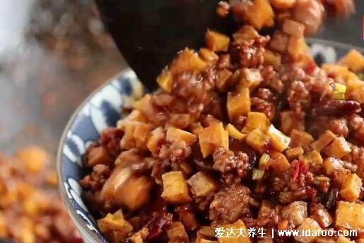 米线怎么做好吃,试试麻辣米线有肉酱及底料调配方法(视频及详细步骤)