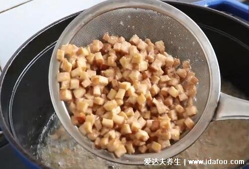 米线怎么做好吃,试试麻辣米线有肉酱及底料调配方法(视频及详细步骤)