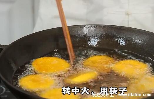 南瓜饼怎么做又酥又脆,从调制南瓜饼开始教你制作(附详细步骤视频)