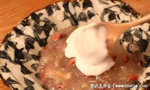 藕粉怎么吃最好吃,试试桂花藕粉糖糕和藕粉酸奶布丁(附视频及步骤)