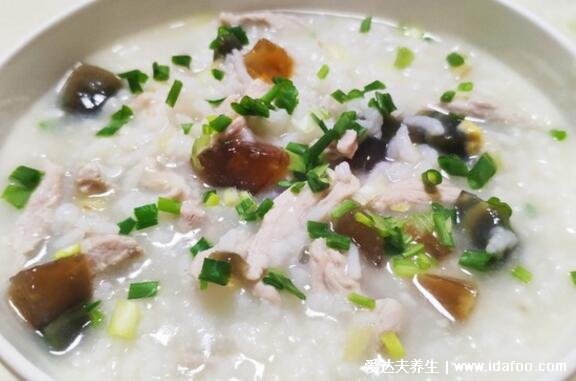 皮蛋瘦肉粥的功效,补肾养血改善体虚贫血的症状(禁忌人群)