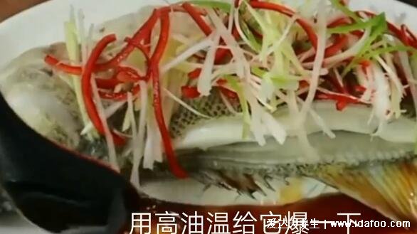 清蒸鲈鱼蒸鱼要多久,水开后可蒸12分钟(附做法视频)