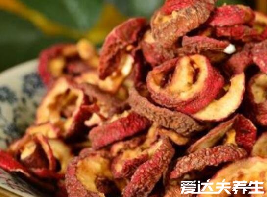 山楂干泡水的功效与作用，不仅可以健脾开胃还能降血脂延缓衰老