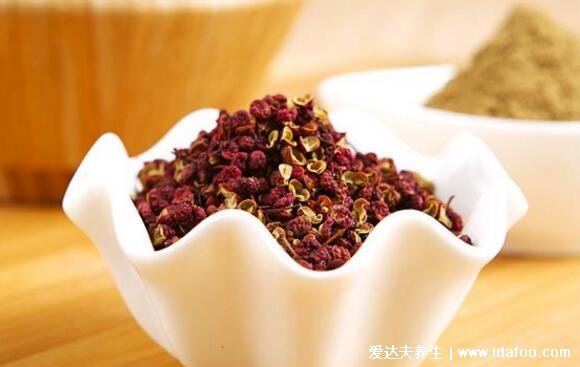 花椒水泡脚的功效与作用,驱寒除湿气还能促进睡眠