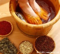 花椒水泡脚的功效与作用,驱寒除湿气还能