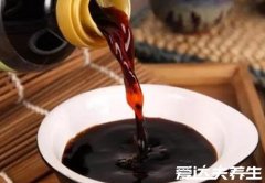 生抽和酱油的区别,从颜色到用途都不相同