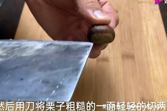 生板栗怎么去皮和壳,板栗切两刀隔水蒸焖很好剥(3个方法有视频)