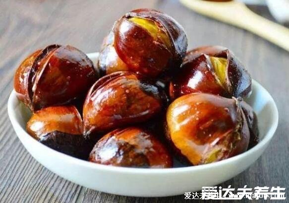 生板栗怎么去皮和壳,板栗切两刀隔水蒸焖很好剥(3个方法有视频)