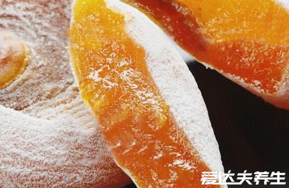 柿饼的制作过程,从原料的挑选到捏型上霜每一步都十分的重要