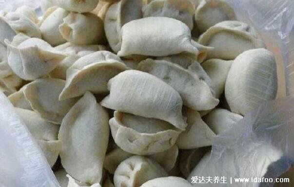 速冻饺子冷水下锅还是热水下锅,温水煮水开加凉水(不破不粘锅)