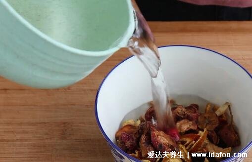 酸梅汤制作方法与材料配方,用铁锅做难怪不好喝(8种原料比例)
