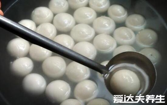 汤圆怎么煮才好吃,热水下锅八分钟直到浮起方可食用