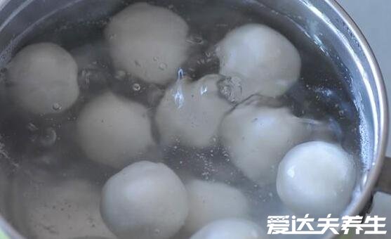 汤圆怎么煮才好吃,热水下锅八分钟直到浮起方可食用