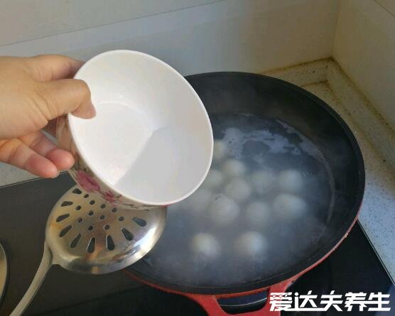 汤圆怎么煮煮几分钟,冷冻汤圆和生汤圆的不同煮法都只需7分钟