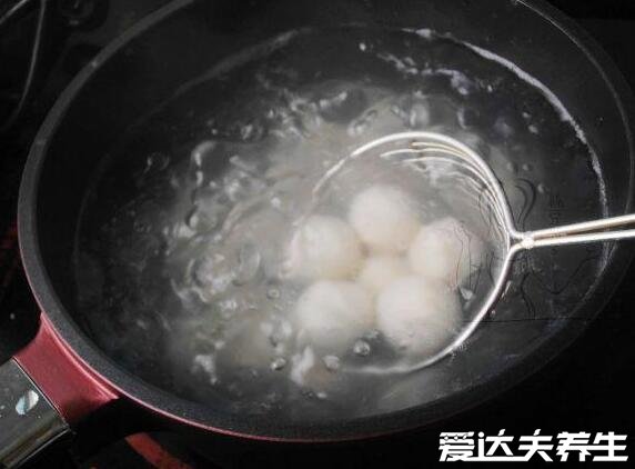 汤圆怎么煮煮几分钟,冷冻汤圆和生汤圆的不同煮法都只需7分钟