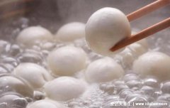 汤圆冷水煮还是热水煮，开水下锅小火煮到