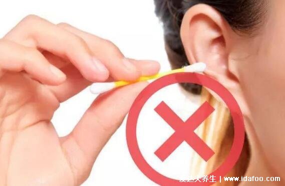 千万不要频繁掏耳朵,后果就是霉菌感染导致听力下降