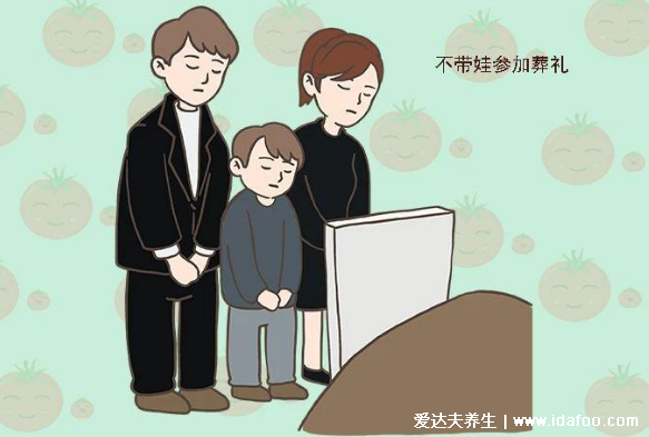 千万不要让孙子去上坟,过早的接触死亡会伤害到小孩