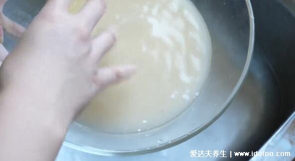 小米粥怎么煮好吃又营养做法,正确4步煮粘稠小米粥(要热水煮)
