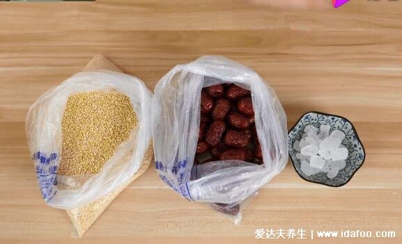 小米粥怎么煮好吃又营养做法,正确4步煮粘稠小米粥(要热水煮)
