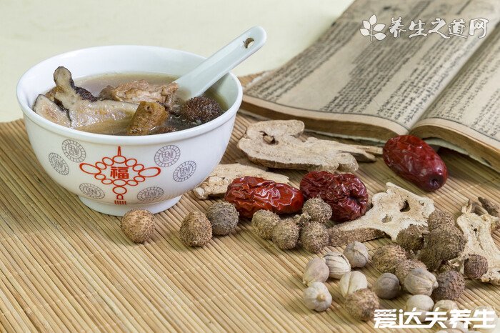 秋季饮食应注意哪些营养问题,秋季饮食宜补充健身汤