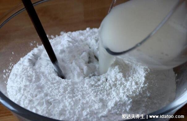 一斤面粉放多少酵母,可以放5克酵母粉(附酵母粉发面的做法)